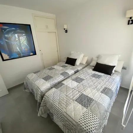 El Far Apartment Roses